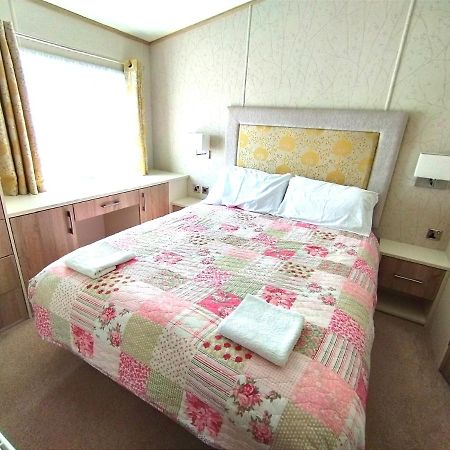 Sand Le Mere Holiday Village Caravan Hire Tunstall  Kültér fotó